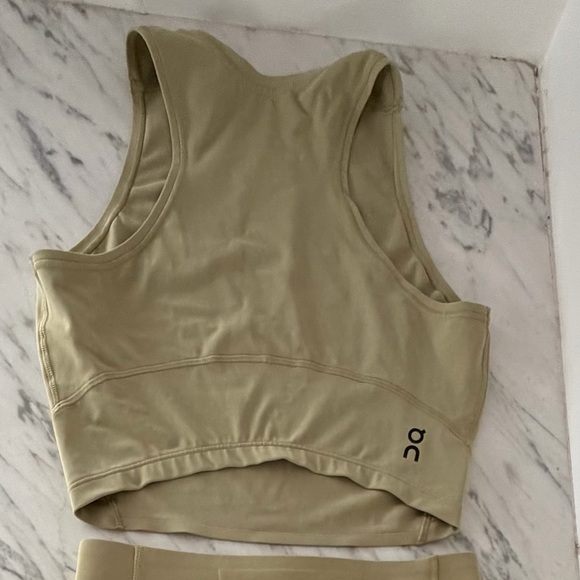 On Running High-Waist Active Leggings + Matching Crop Top - Picture 2 of 7